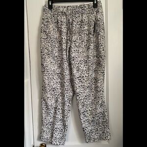 NWT High Rise Crop Pants - Medium, multicolored white/olive green